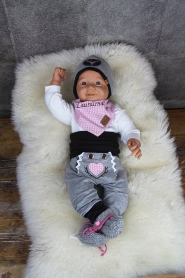 03-mini-lederhosn-babys-rosa